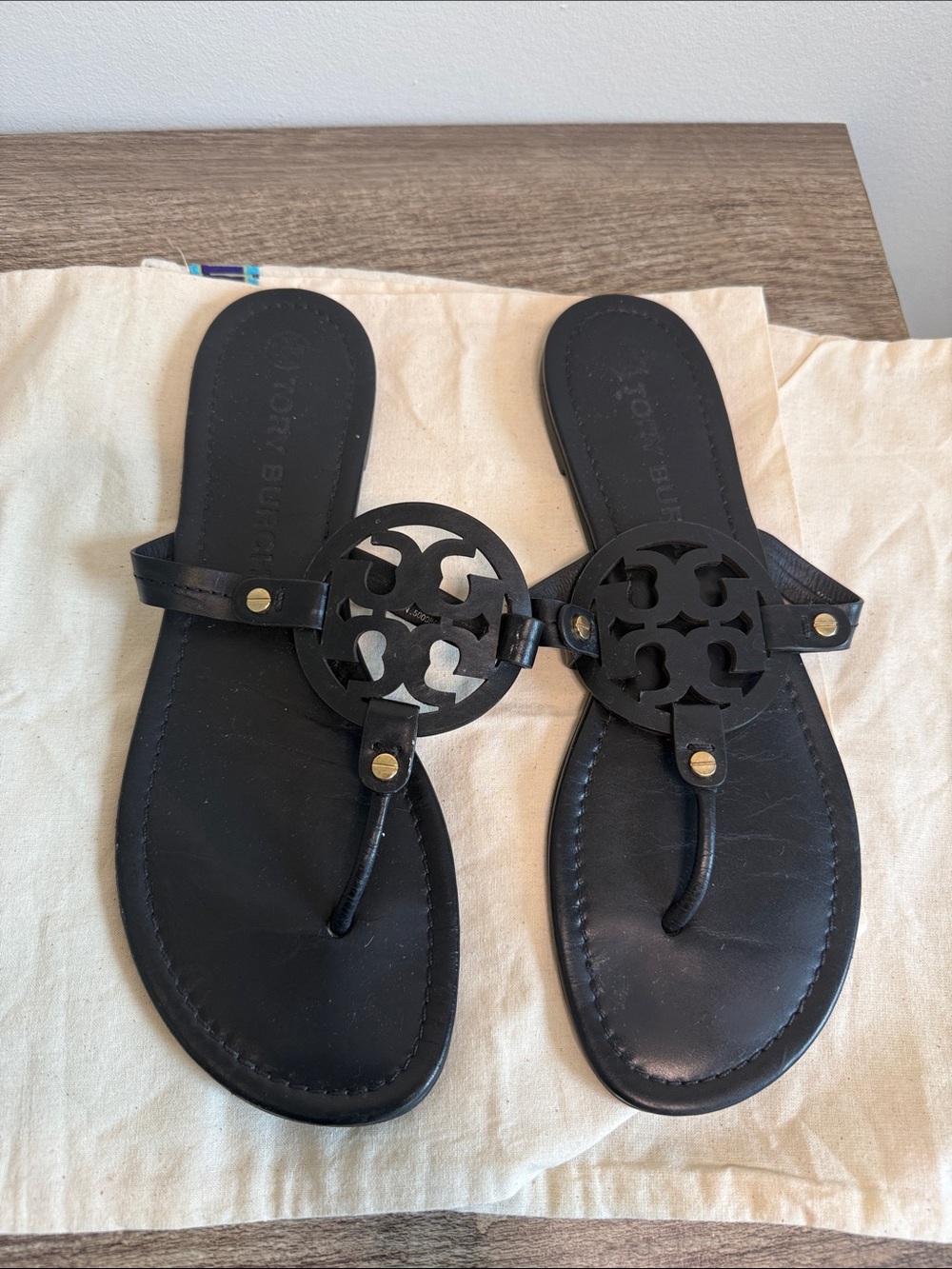 Tory Burch Black Logo Cutout Leather Thong Sandals